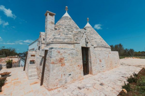 Cisternino Incantevole Trullo con ampio cortile